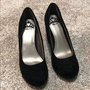 Fergalicious black wedges